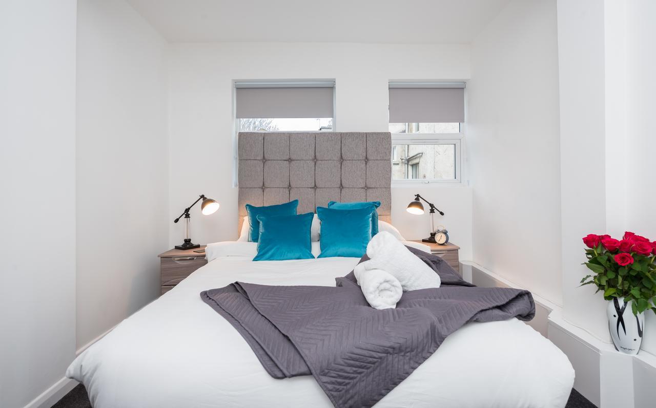 Sutherland Avenue Apartment *
